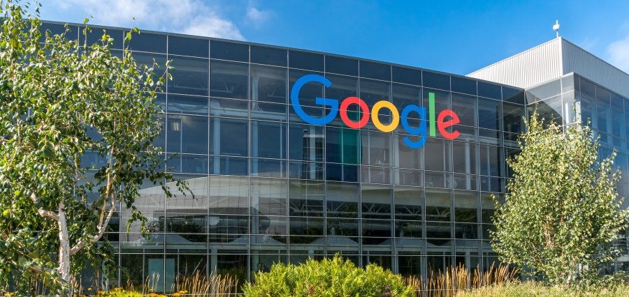 You are currently viewing Google Stock Hits Record High as Competitor Growth and Market Moves Boost Confidence