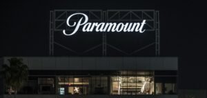 Read more about the article Paramount Skydance Prepares Takeover Bid for Warner Bros. Discovery