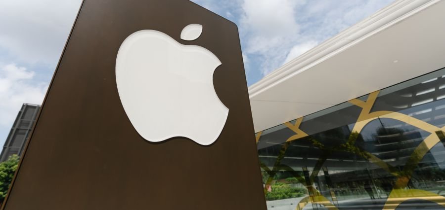 You are currently viewing iPhone 17 Launch Excites Global Fans as Sales Beat Expectations